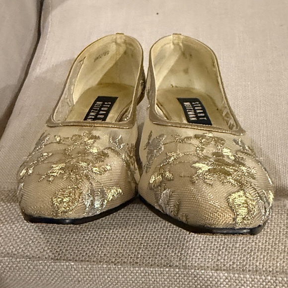 STUART WEITZMAN Embroidered mesh pumps GOLD 2.5” semi-block heel EUC US 8.5 Med - Picture 12 of 15